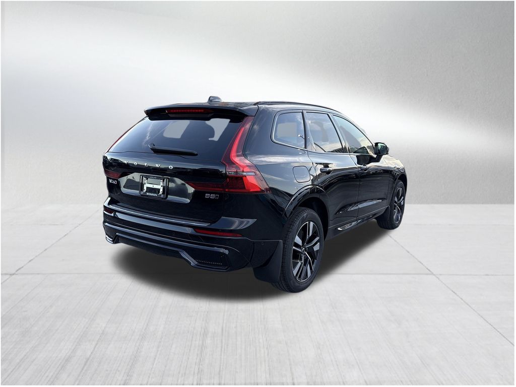 2026 Volvo XC60 B5 Plus photo 3