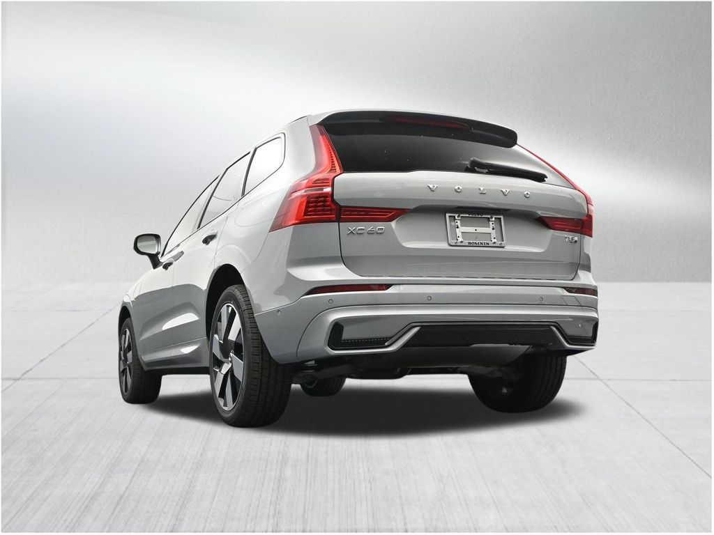 2025 Volvo XC60 Plus - Photo 24