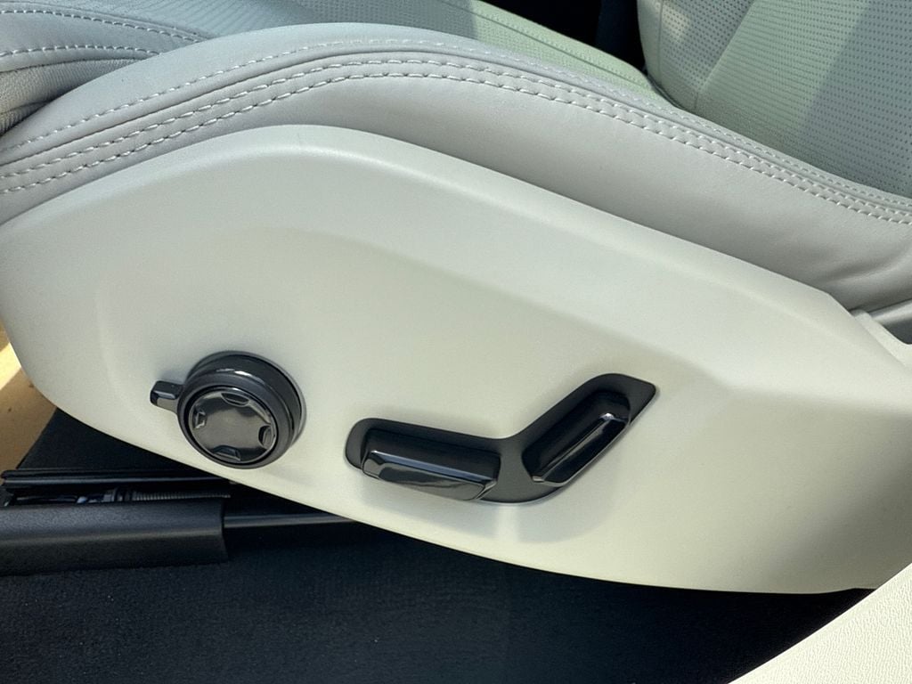2026 Volvo XC90 Ultra - Photo 11
