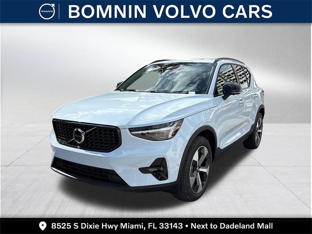 2026 Volvo XC40 Plus's photo