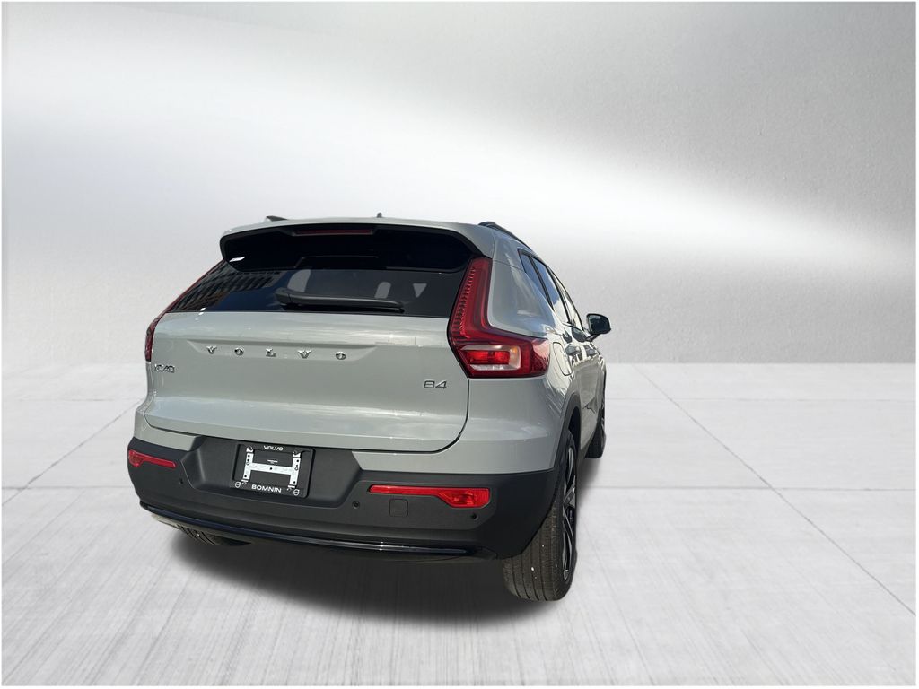 2026 Volvo XC40 Plus photo 4