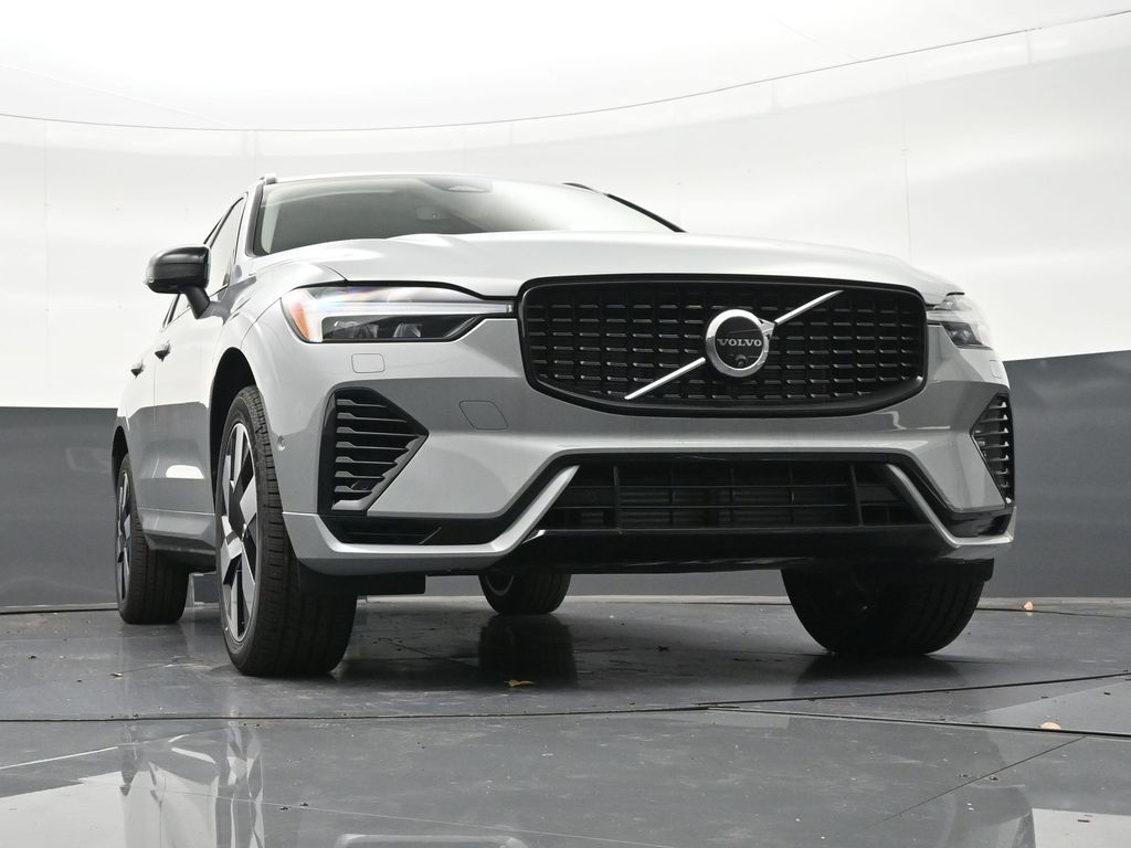 2025 Volvo XC60 Plus - Photo 28