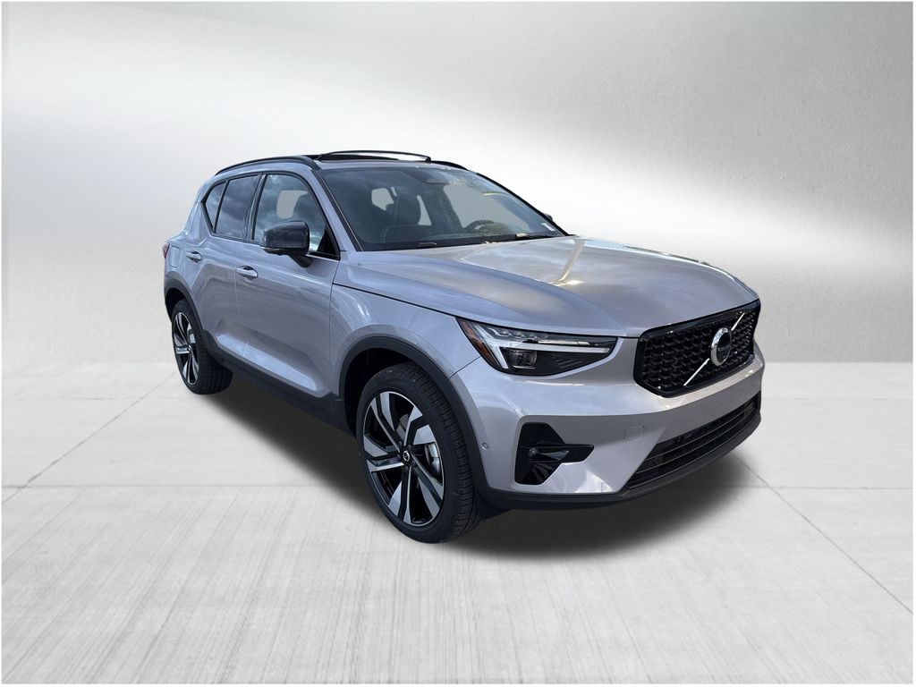New 2026 Volvo XC40 B4 Plus SUV
