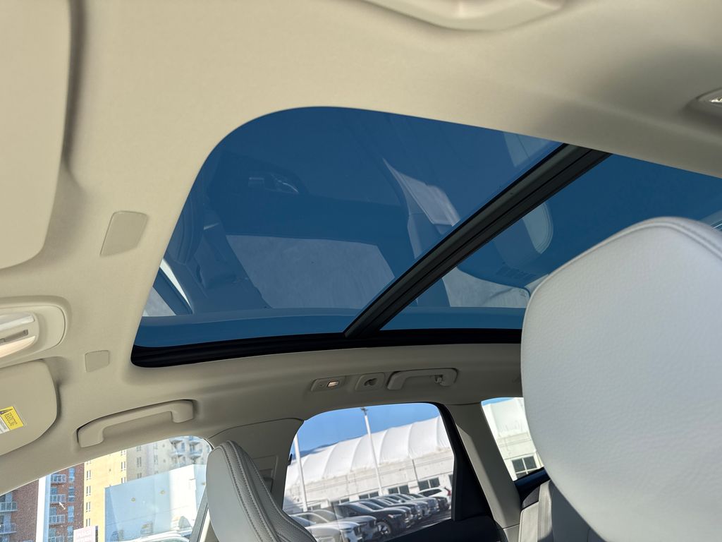 2025 Volvo XC60 Plus - Photo 14
