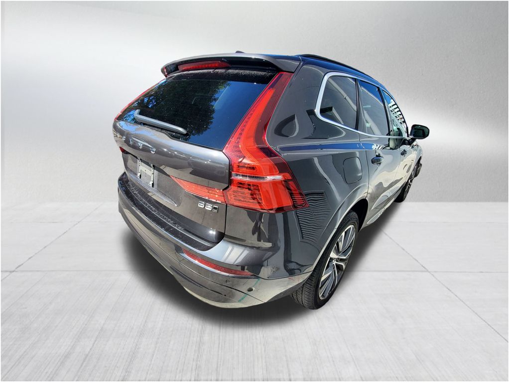 2022 Volvo XC60 B5 Momentum photo 4
