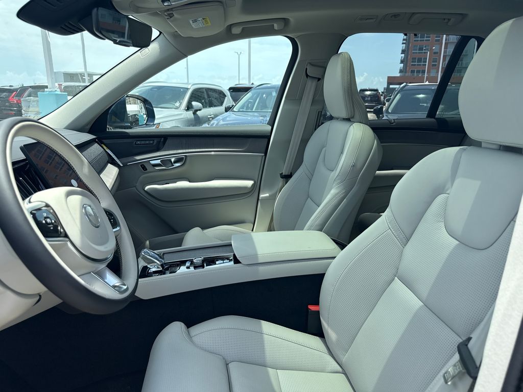 2026 Volvo XC90 Ultra - Photo 13