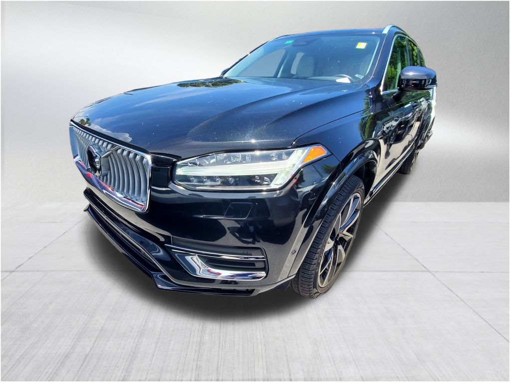 2023 Volvo XC90 B5 AWD Plus photo 2