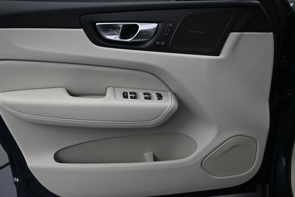 2026 Volvo XC60 Ultra - Photo 10