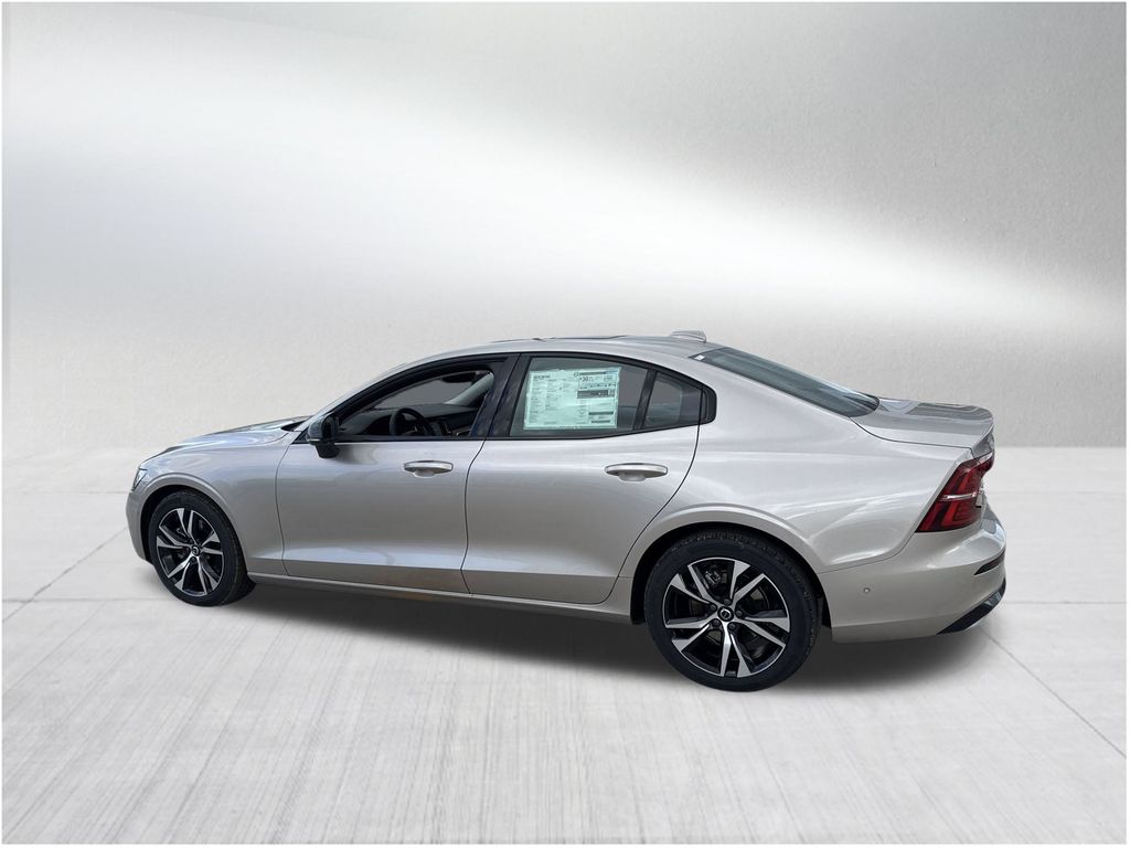 2025 Volvo S60 B5 Plus photo 2