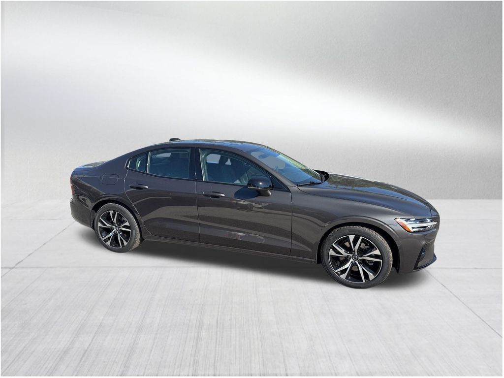 2025 Volvo S60 B5 Plus photo 3
