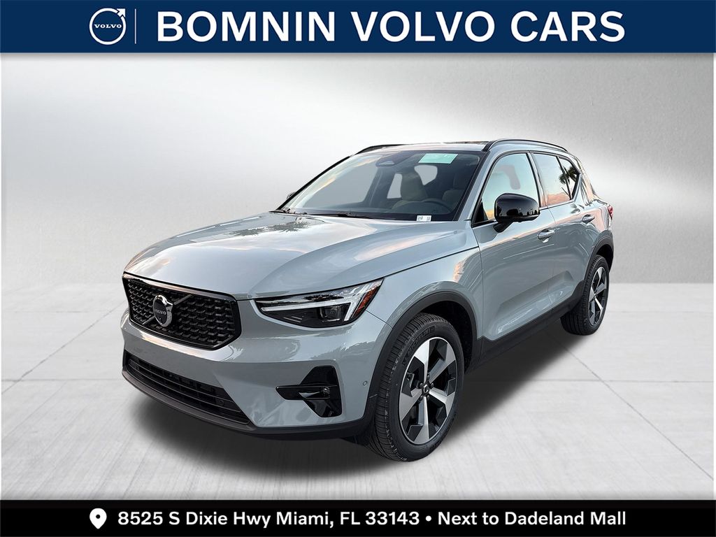 2026 Volvo XC40 B5 Plus Dark AWD's photo