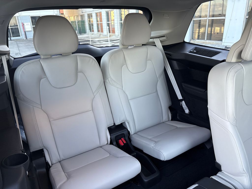 2026 Volvo XC90 Ultra - Photo 17