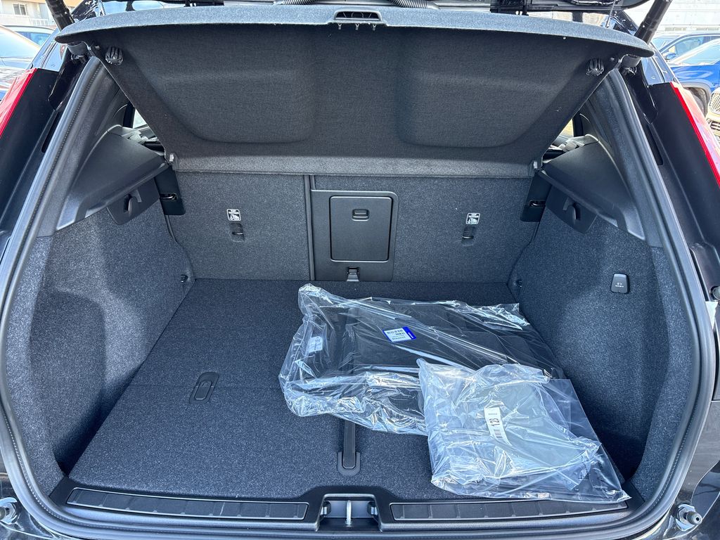 2026 Volvo XC40 Ultra - Photo 18