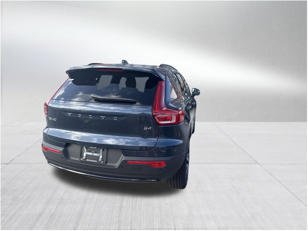 2026 Volvo XC40 Plus photo 4