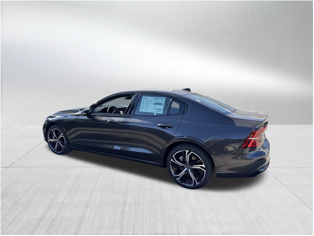 2025 Volvo S60 B5 Plus photo 2