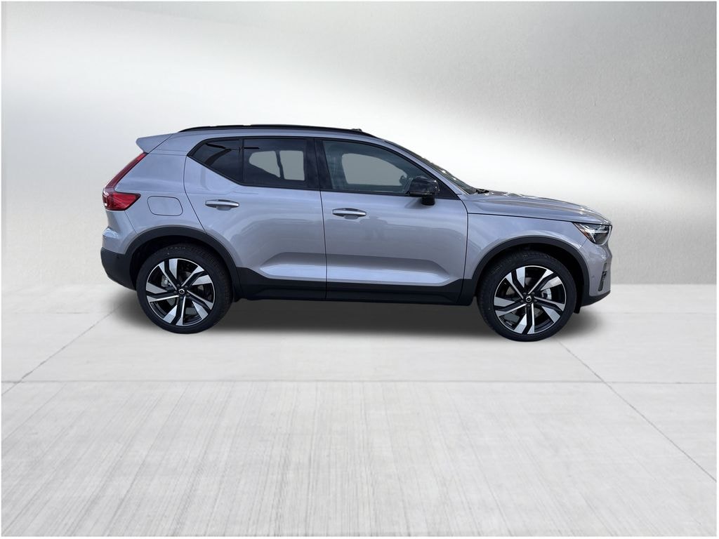 New 2026 Volvo XC40 B4 Plus SUV