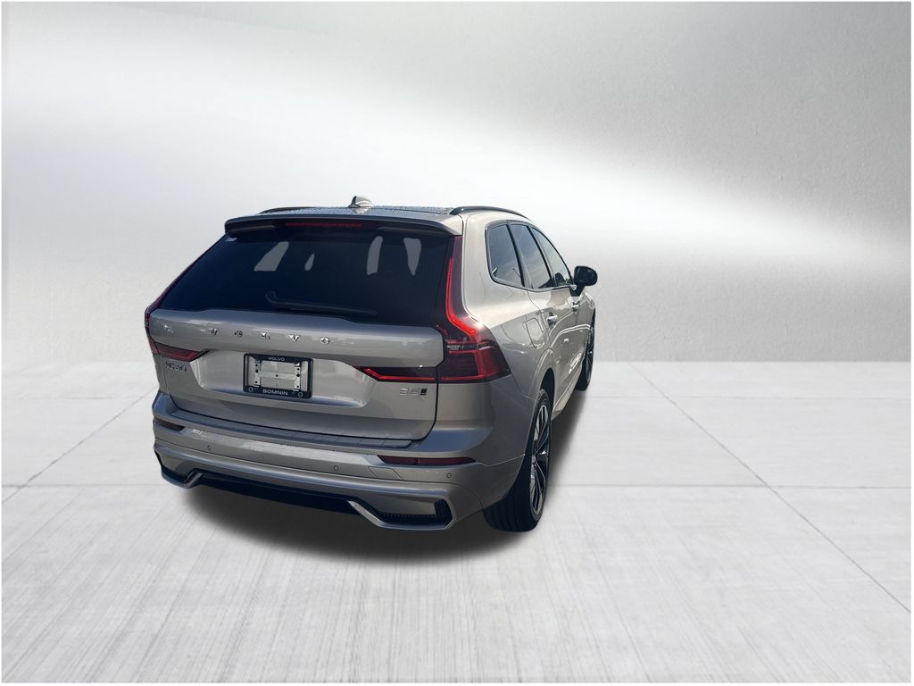 2026 Volvo XC60 B5 Plus photo 4