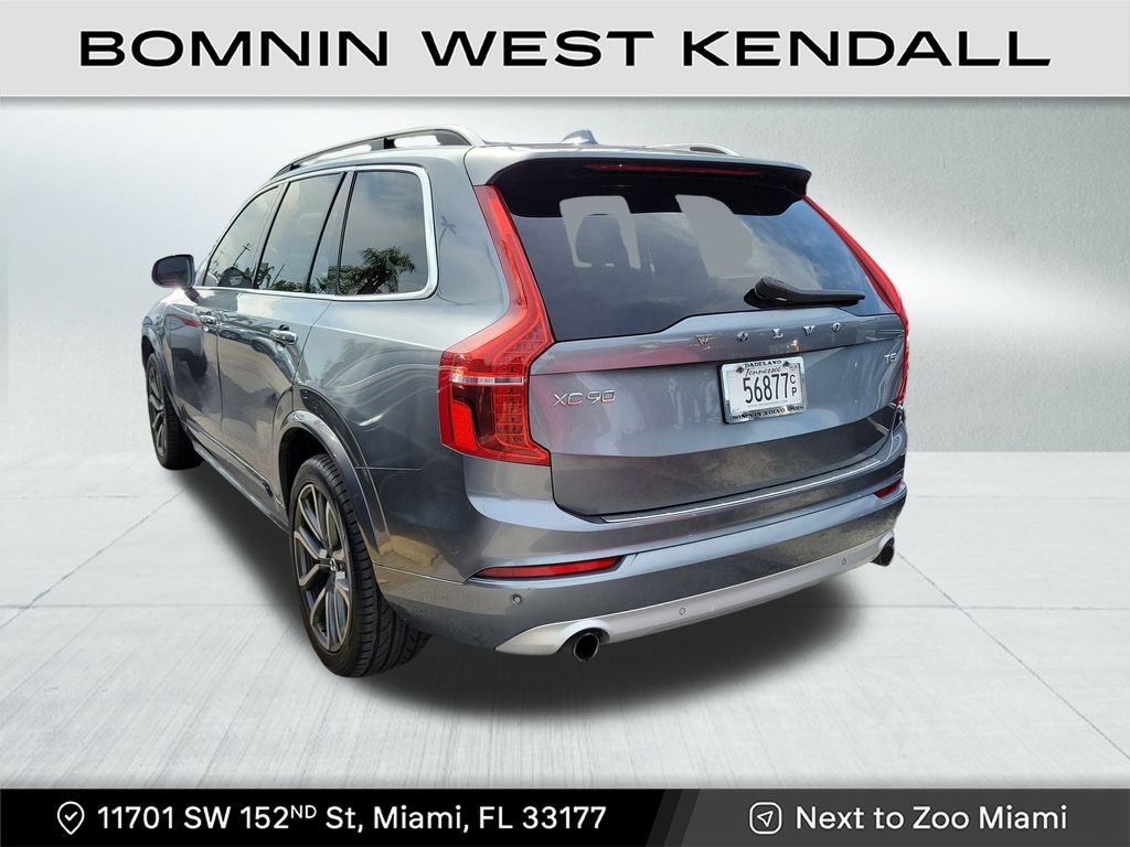 2019 Volvo XC90 T5 Momentum photo 3