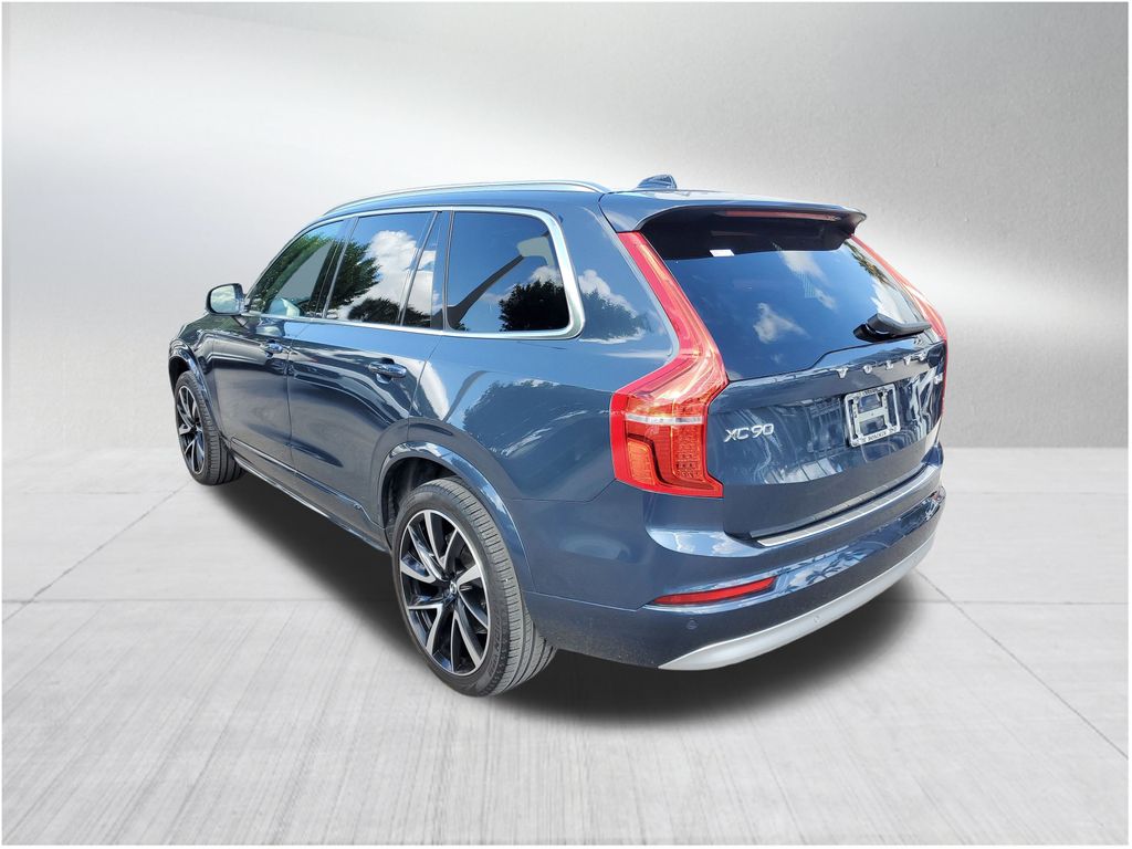 2022 Volvo XC90 T6 AWD Momentum photo 3