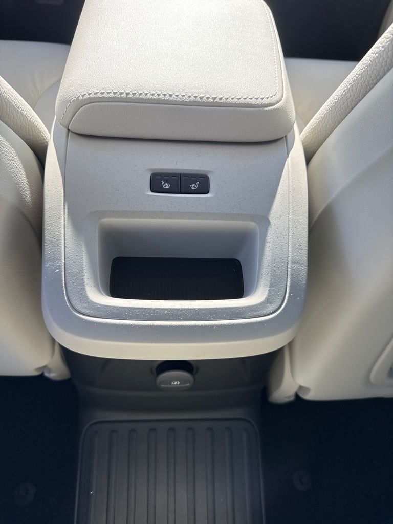 2025 Volvo XC60 Plus - Photo 7