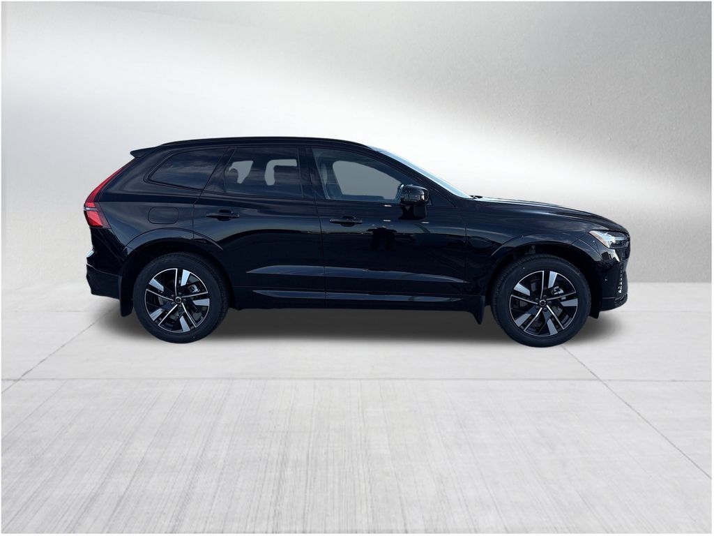 2026 Volvo XC60 B5 Plus photo 2