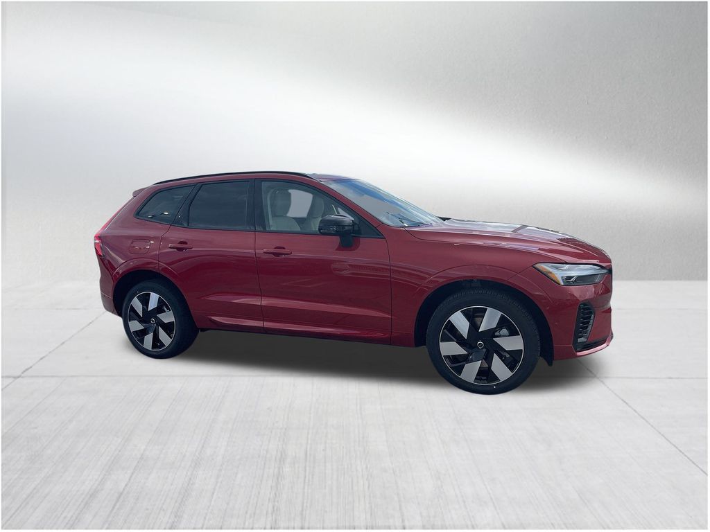 2025 Volvo XC60 T8 Plus photo 3