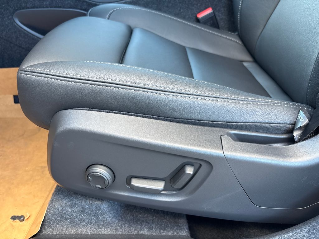 2026 Volvo XC40 Ultra - Photo 6