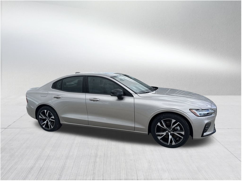 2025 Volvo S60 B5 Plus photo 3