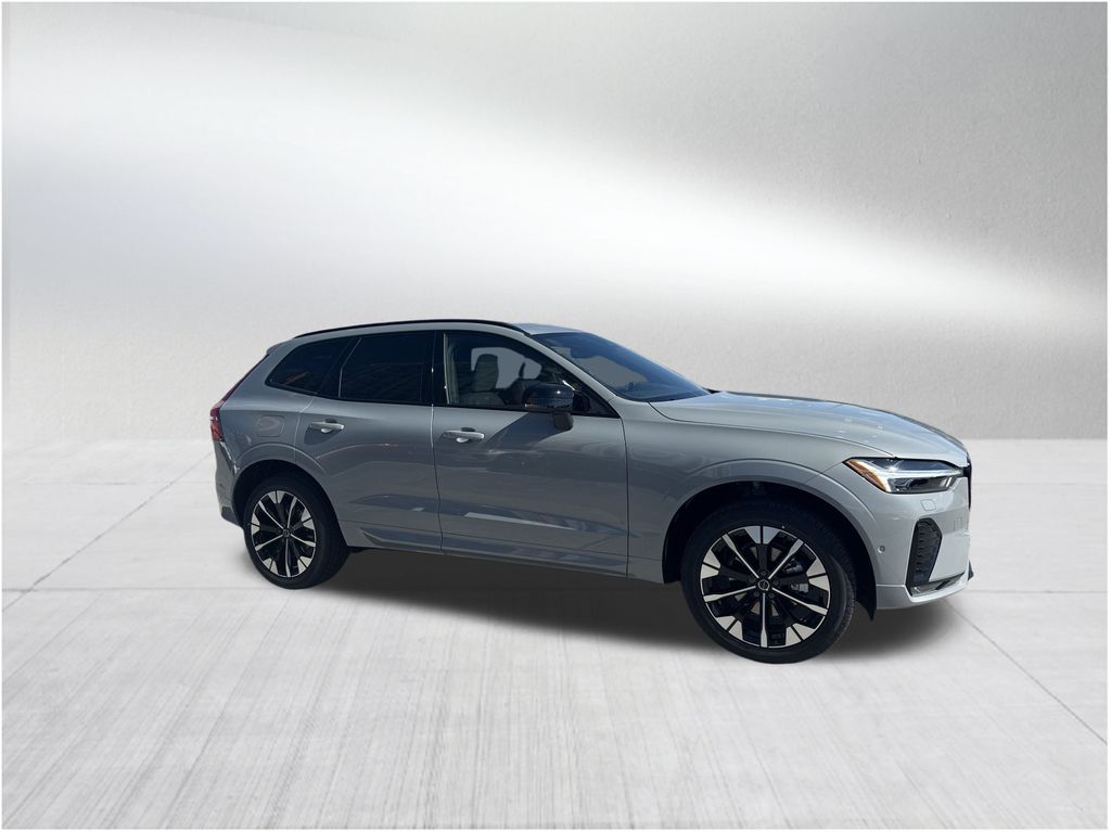 2026 Volvo XC60 B5 Plus photo 3
