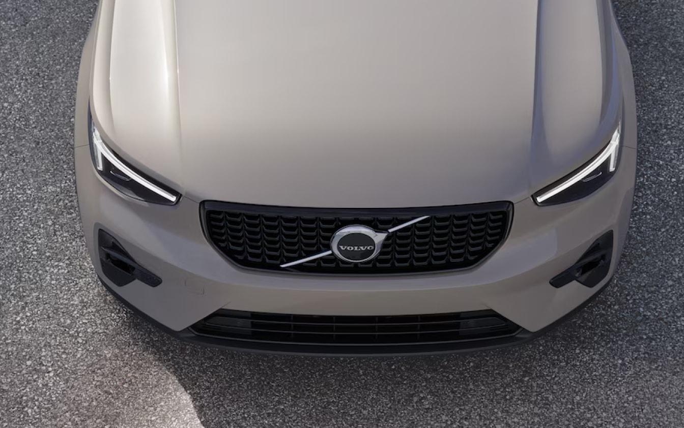 Volvo XC40 Overhead Front View