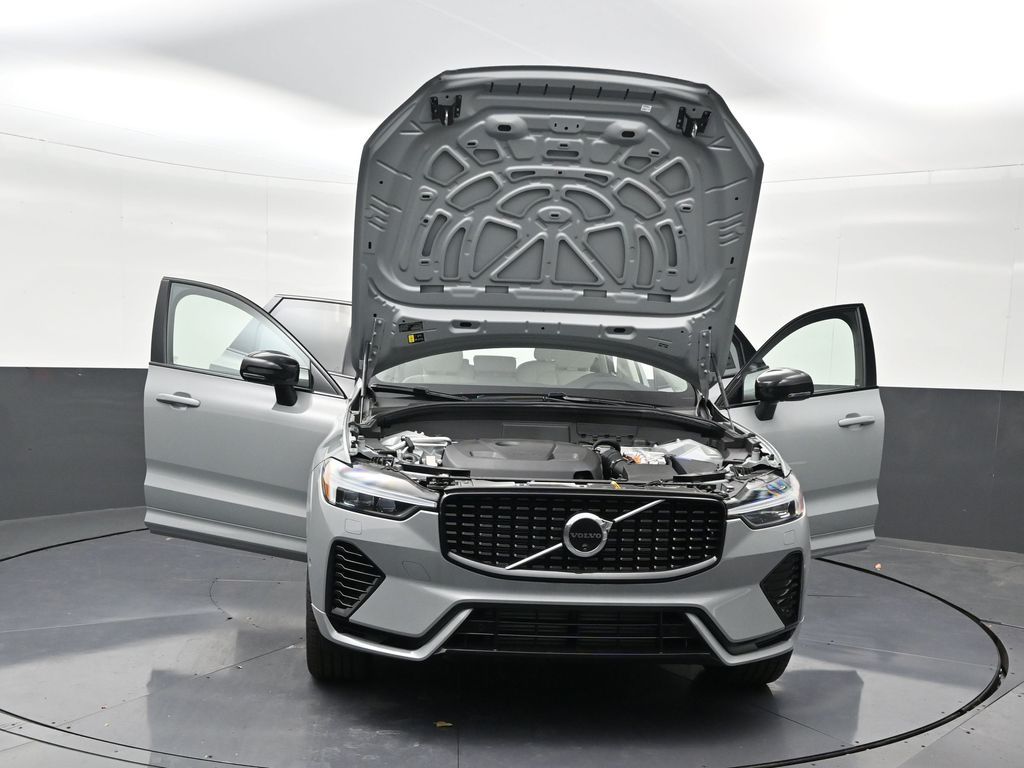 2025 Volvo XC60 Plus - Photo 34