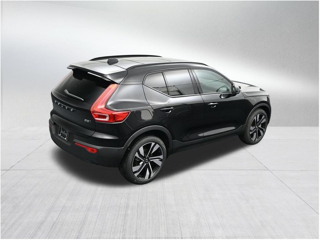2026 Volvo XC40 Ultra - Photo 17