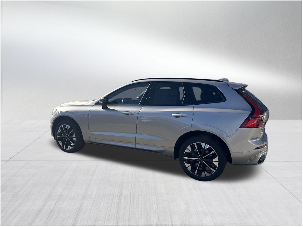 2026 Volvo XC60 B5 Plus photo 2