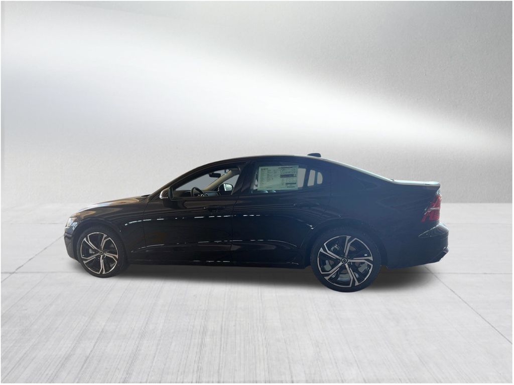 2025 Volvo S60 B5 Plus photo 3
