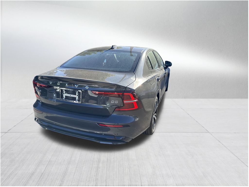 2025 Volvo S60 B5 Plus photo 4