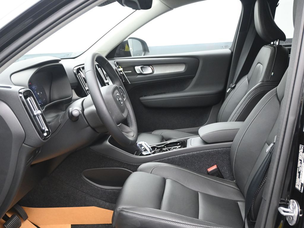 2026 Volvo XC40 Ultra - Photo 11