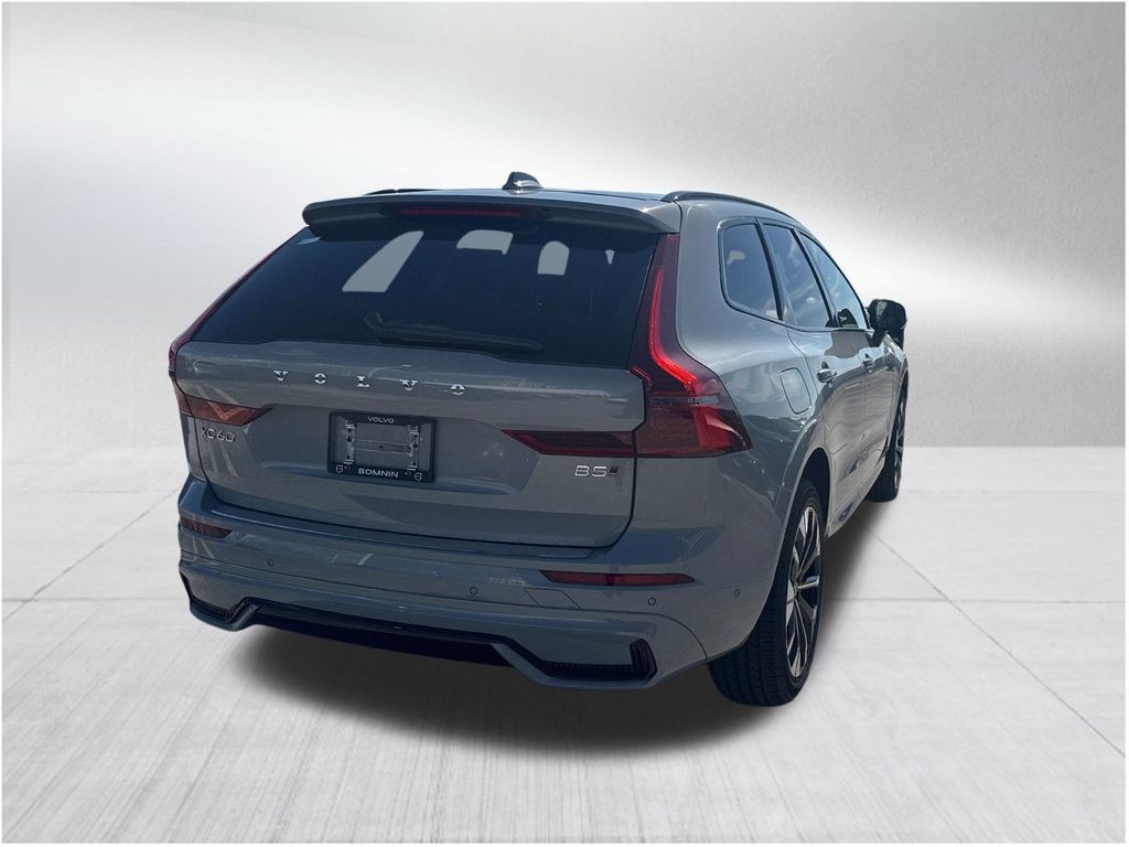 2026 Volvo XC60 B5 Plus photo 4