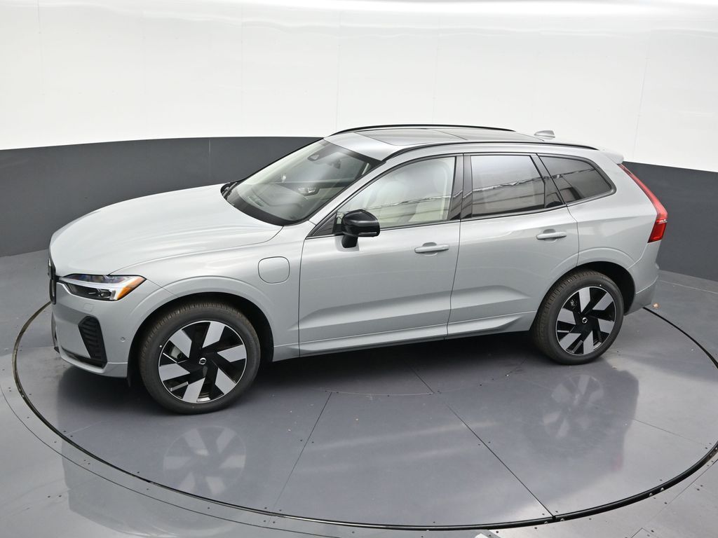 2025 Volvo XC60 Plus - Photo 14