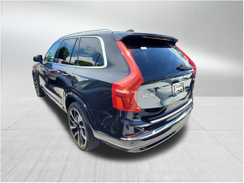 2023 Volvo XC90 B5 AWD Plus photo 3