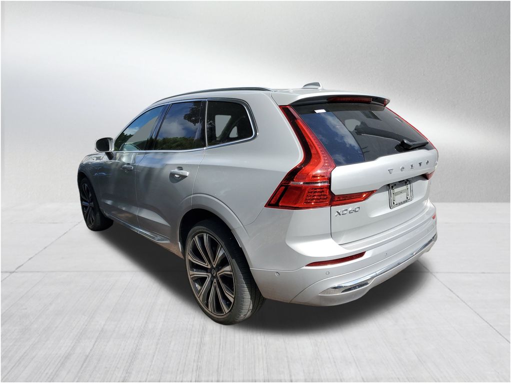 2023 Volvo XC60 B5 Ultimate photo 3
