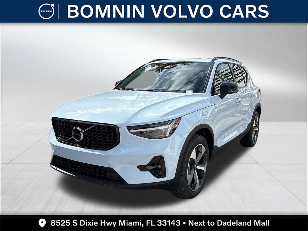 2026 Volvo XC40 B5 Plus Dark AWD's photo