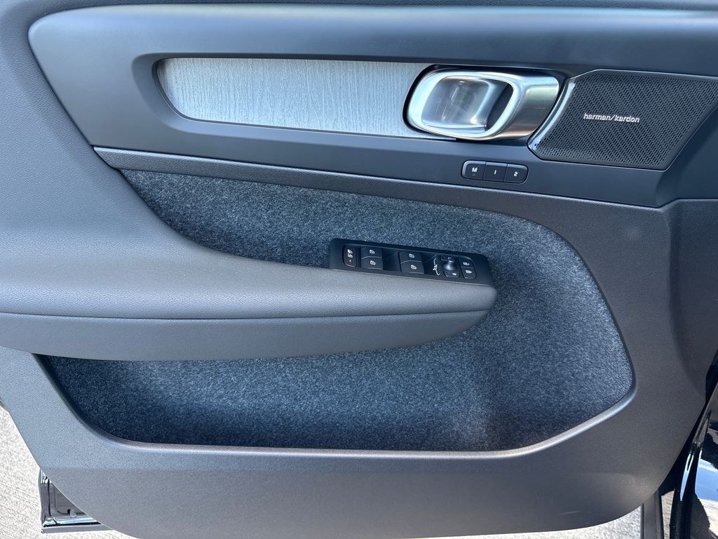 2026 Volvo XC40 Ultra - Photo 7