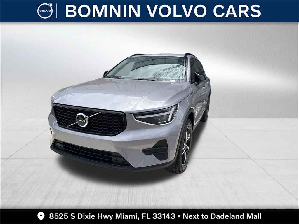 2026 Volvo XC40 Core