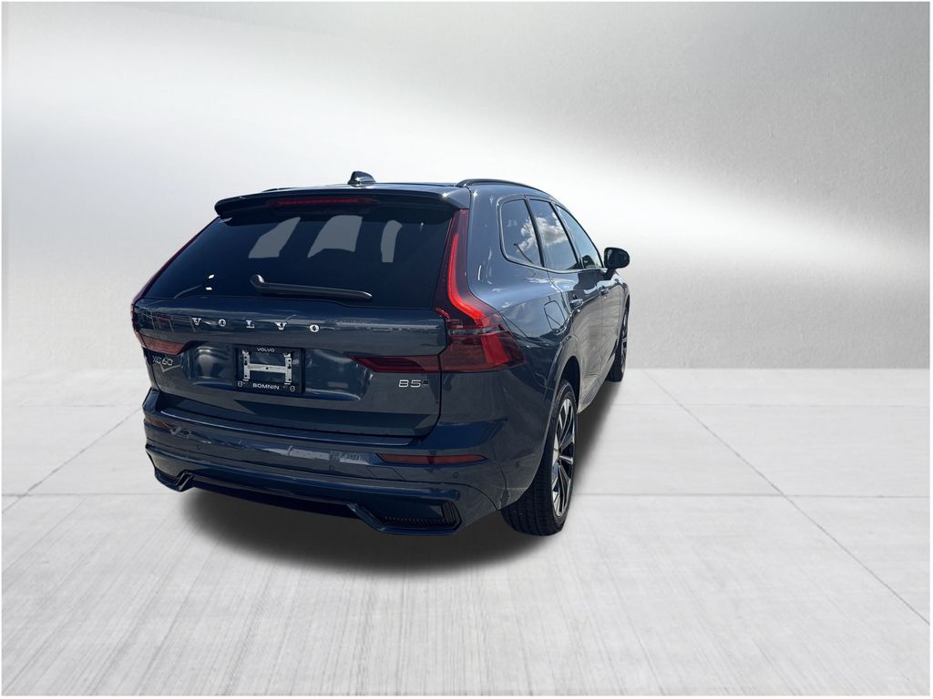 2026 Volvo XC60 B5 Plus photo 4