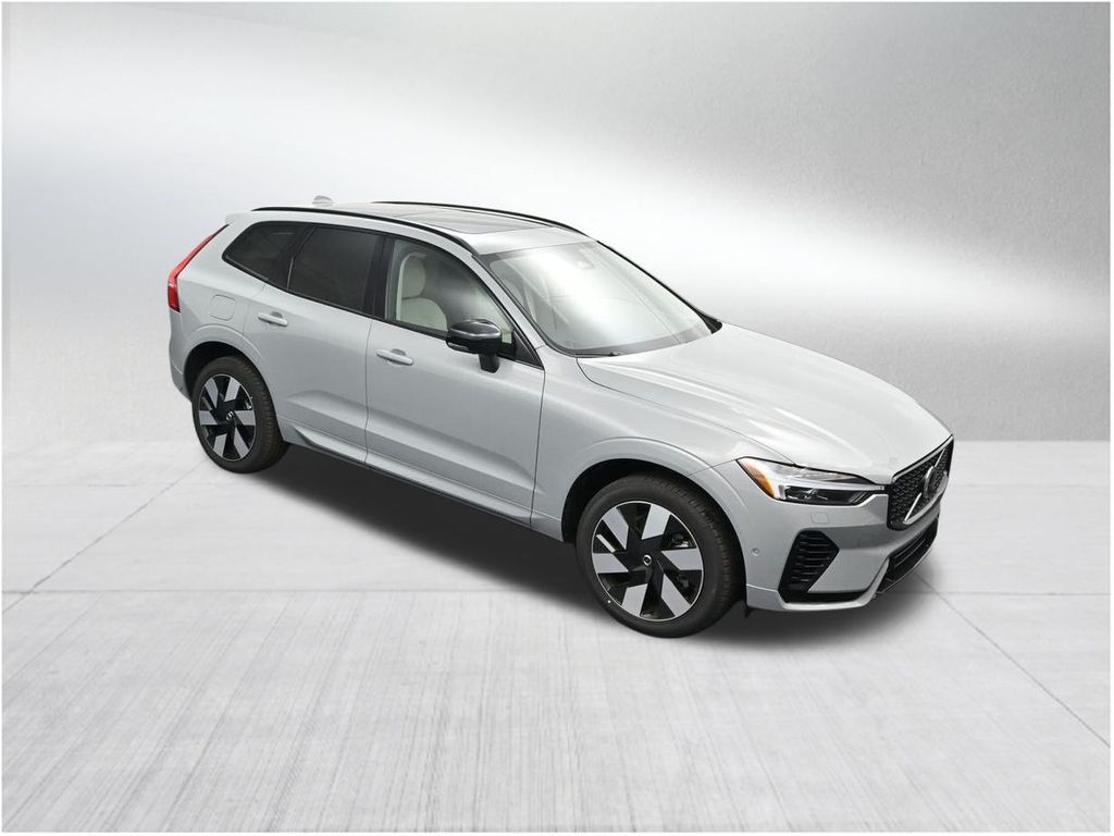 2025 Volvo XC60 Plus - Photo 19