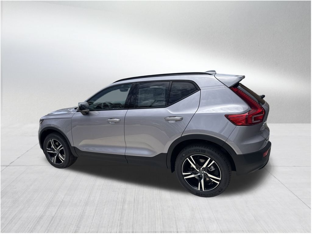 New 2026 Volvo XC40 B5 Core SUV