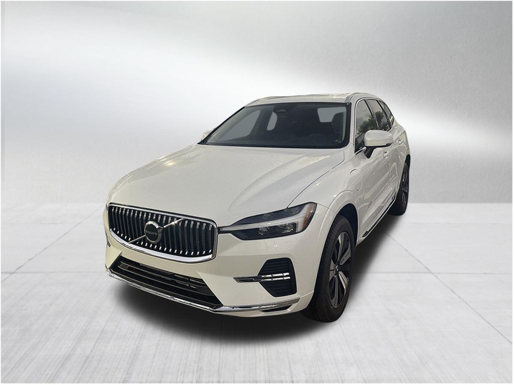 2023 Volvo XC60 Recharge Hybrid Core photo 2