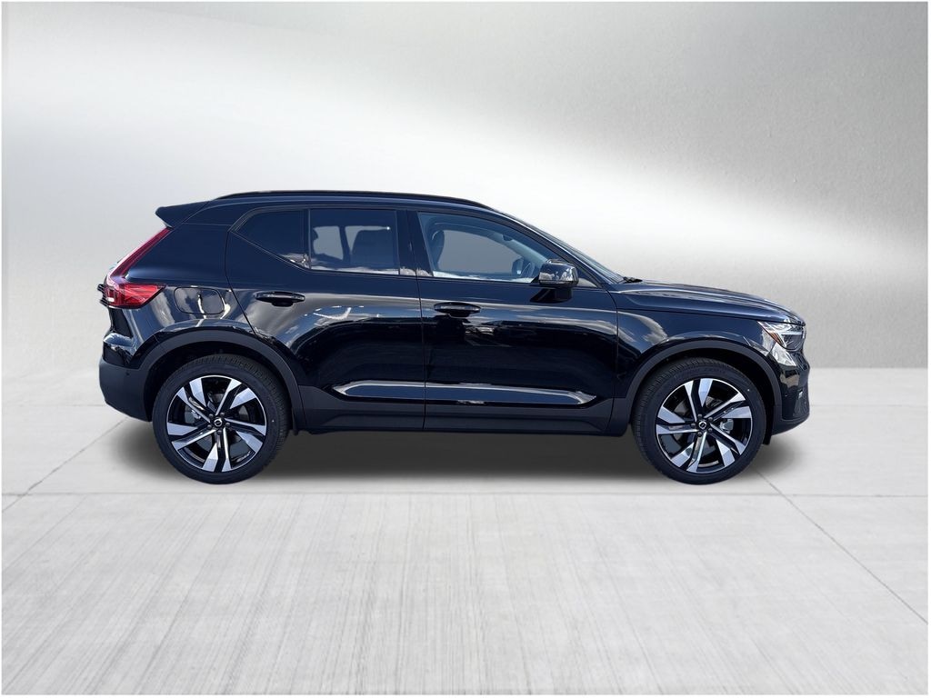 New 2026 Volvo XC40 B5 Ultra SUV
