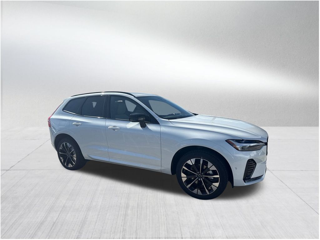 2026 Volvo XC60 B5 Plus photo 3