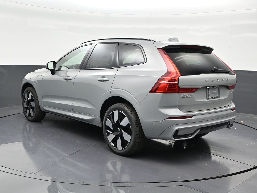 2025 Volvo XC60 Plus - Photo 3